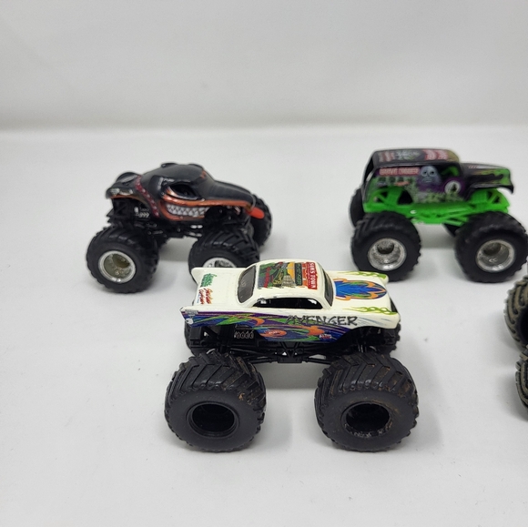 Bundle of 5 Hot Wheels Monster Jam Monster Trucks 1:64 lot#2 - Picture 2 of 10